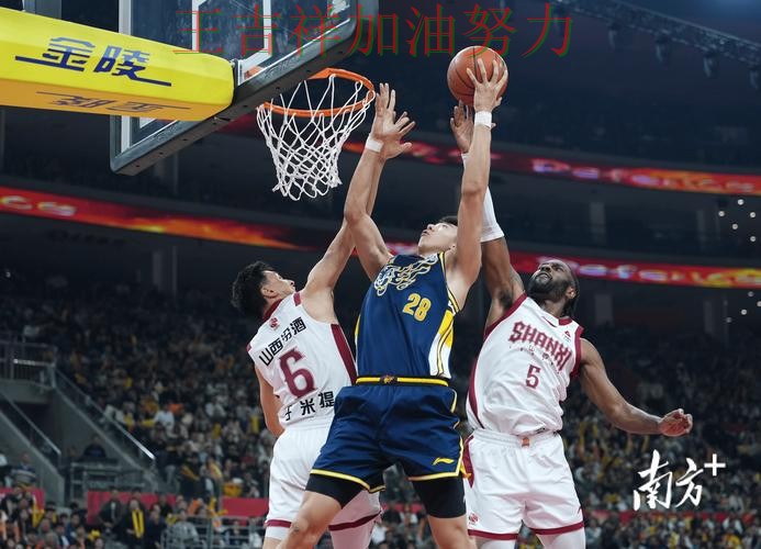 中国男篮主场取胜延续连胜势头 战术调整效果逐渐显现